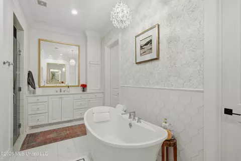 Bath - 124 N Natchez Dr, Madison, MS 39110 photo 3 of 8