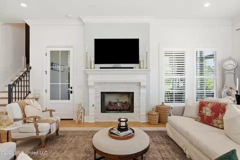 Living - 124 N Natchez Dr, Madison, MS 39110 photo 2 of 8
