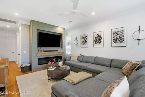 Living - 124 N Natchez Dr, Madison, MS 39110 photo 8 of 8