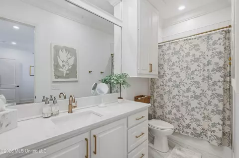 Bath - 124 N Natchez Dr, Madison, MS 39110 photo 7 of 8