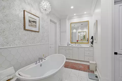 Bath - 124 N Natchez Dr, Madison, MS 39110 photo 6 of 8