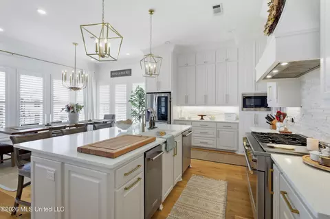 Kitchen - 124 N Natchez Dr, Madison, MS 39110 photo 5 of 5