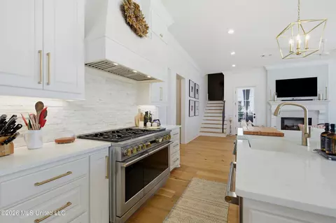 Kitchen - 124 N Natchez Dr, Madison, MS 39110 photo 4 of 5