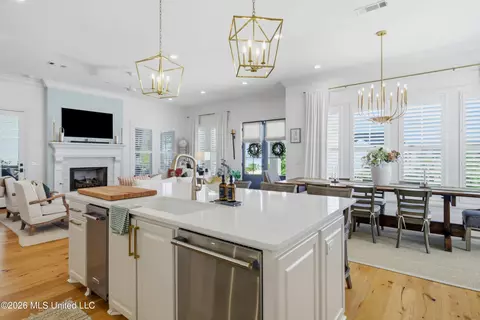 Kitchen - 124 N Natchez Dr, Madison, MS 39110 photo 3 of 5