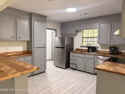1351 Raymond Rd, Jackson, MS 39204 photo 12