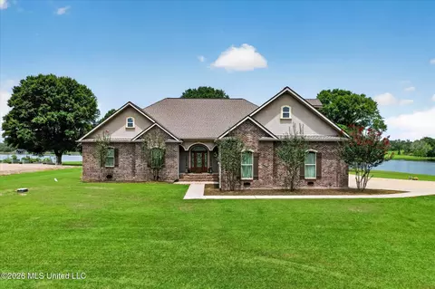 6 Lunker Ln, Poplarville, MS 39470