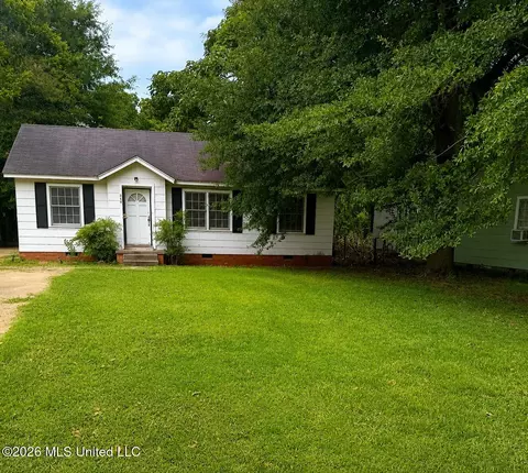 360 W Adams Ave, Greenwood, MS 38930