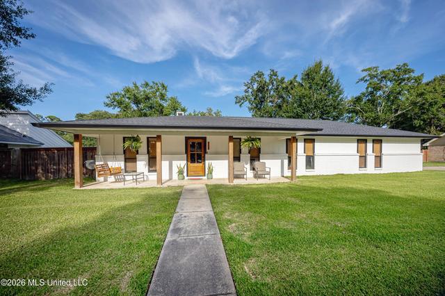 112 Lynne Therese Cir, Ocean Springs, MS 39564