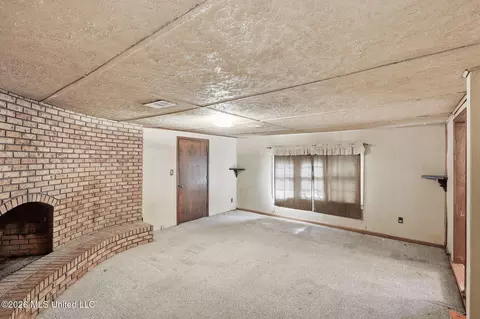 Living - 3887 Forest Hill Rd, Jackson, MS 39212 photo 1 of 1