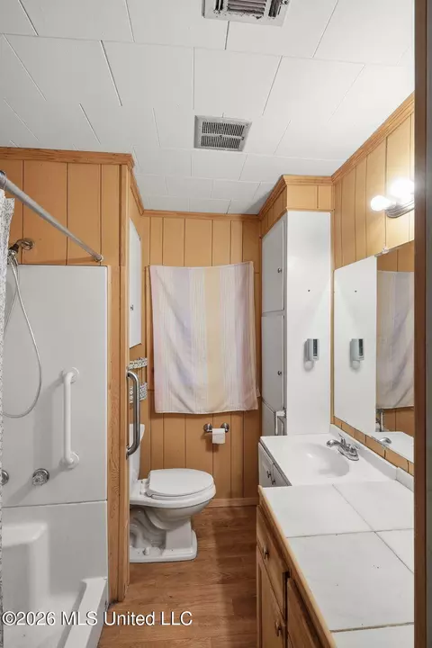 Bath - 3887 Forest Hill Rd, Jackson, MS 39212 photo 2 of 2