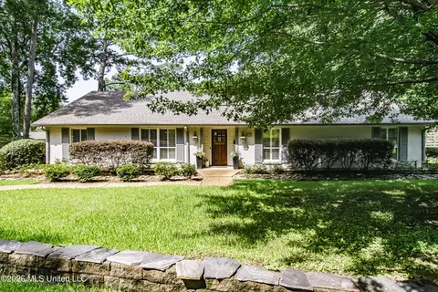 4005 Eastwood Dr, Jackson, MS 39211