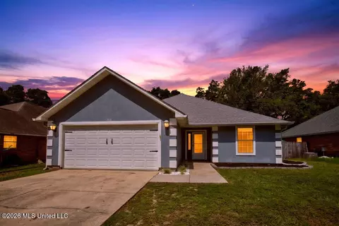 1517 Porpoise St, Ocean Springs, MS 39564