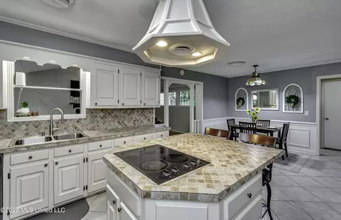 Kitchen - 245 Mackey Dr, Madison, MS 39110 photo 4 of 4