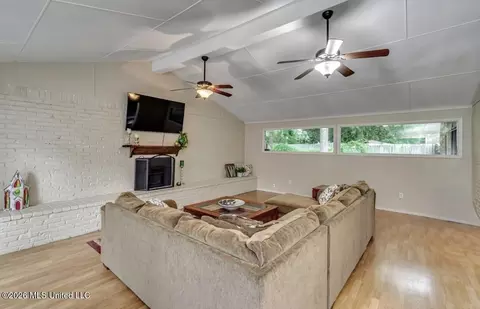 Living - 245 Mackey Dr, Madison, MS 39110 photo 3 of 3