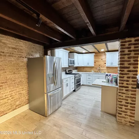 Kitchen - 207 S Commerce St, Natchez, MS 39120 photo 6 of 7