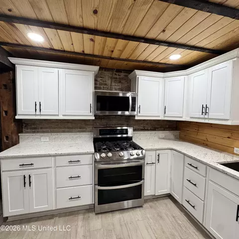 Kitchen - 207 S Commerce St, Natchez, MS 39120 photo 5 of 7