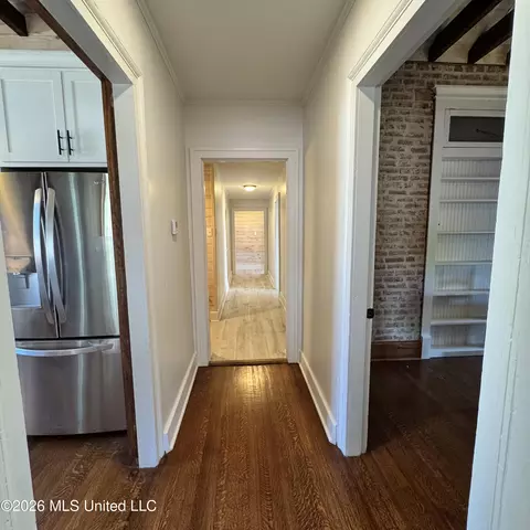 Entry Way - 207 S Commerce St, Natchez, MS 39120 photo 1 of 2