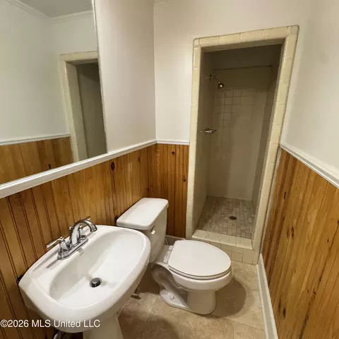 Bath - 207 S Commerce St, Natchez, MS 39120 photo 1 of 2