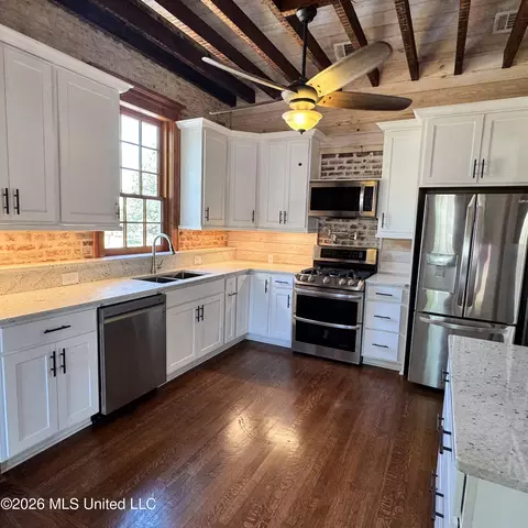 Kitchen - 207 S Commerce St, Natchez, MS 39120 photo 1 of 7