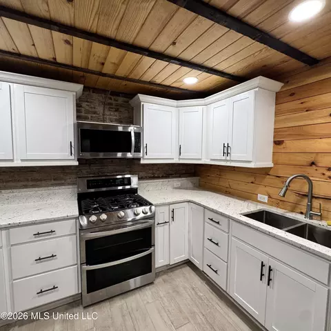 Kitchen - 207 S Commerce St, Natchez, MS 39120 photo 4 of 7