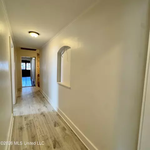 Entry Way - 207 S Commerce St, Natchez, MS 39120 photo 2 of 2