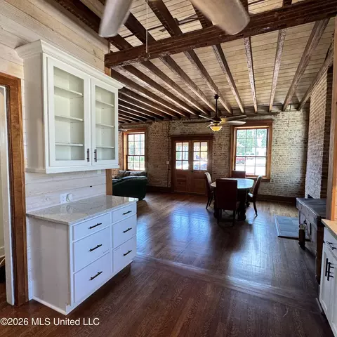 Dining - 207 S Commerce St, Natchez, MS 39120 photo 2 of 5