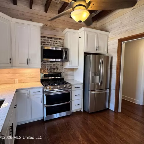 Kitchen - 207 S Commerce St, Natchez, MS 39120 photo 2 of 7