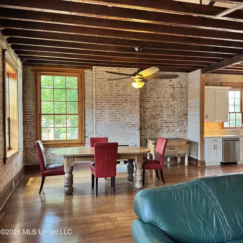 Dining - 207 S Commerce St, Natchez, MS 39120 photo 3 of 5
