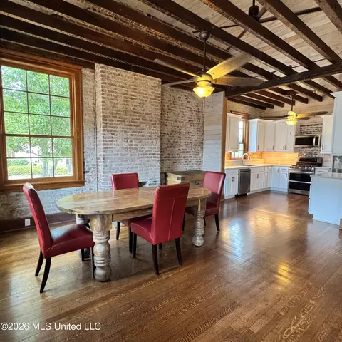 Dining - 207 S Commerce St, Natchez, MS 39120 photo 1 of 5