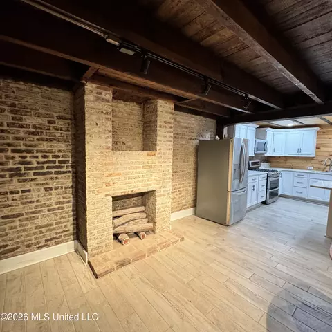 Kitchen - 207 S Commerce St, Natchez, MS 39120 photo 7 of 7