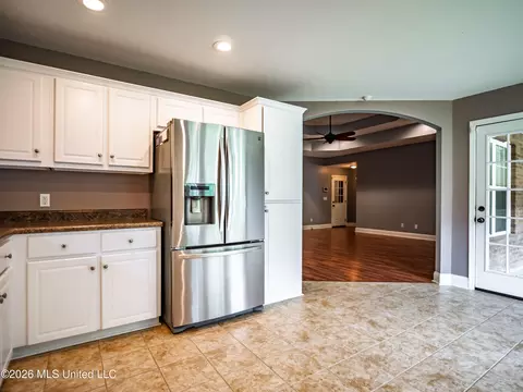 Kitchen - 229 Birch Tree Loop, Oxford, MS 38655 photo 5 of 5