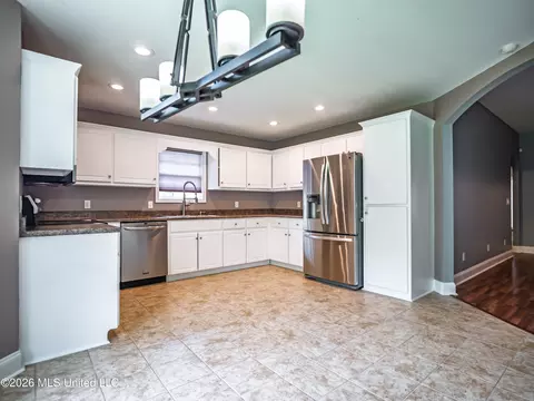 Kitchen - 229 Birch Tree Loop, Oxford, MS 38655 photo 2 of 5