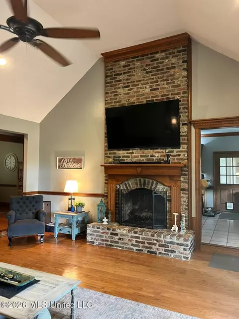 Living - 537 N Springlake Cir, Terry, MS 39170 photo 3 of 3