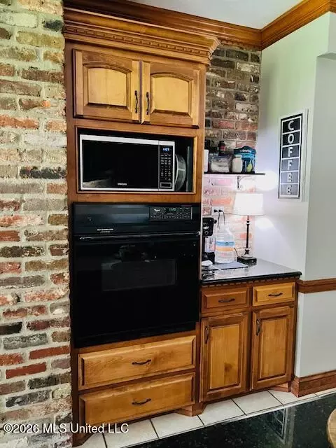 Kitchen - 537 N Springlake Cir, Terry, MS 39170 photo 4 of 5