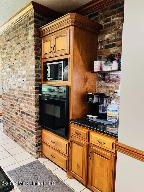 Kitchen - 537 N Springlake Cir, Terry, MS 39170 photo 2 of 5