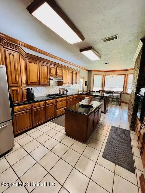 Kitchen - 537 N Springlake Cir, Terry, MS 39170 photo 5 of 5