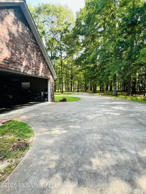 Exterior - 537 N Springlake Cir, Terry, MS 39170 photo 9 of 16