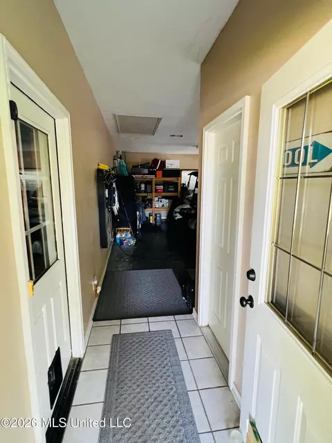 Entry Way - 537 N Springlake Cir, Terry, MS 39170 photo 1 of 2