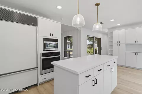 Kitchen - 4458 Wedgewood St, Jackson, MS 39211 photo 6 of 7