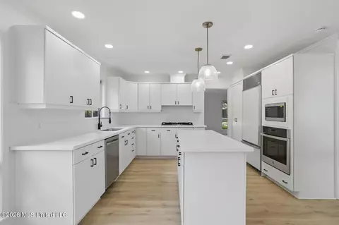 Kitchen - 4458 Wedgewood St, Jackson, MS 39211 photo 2 of 7