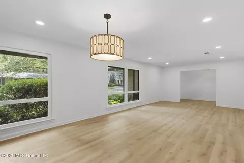 Living - 4458 Wedgewood St, Jackson, MS 39211 photo 3 of 8