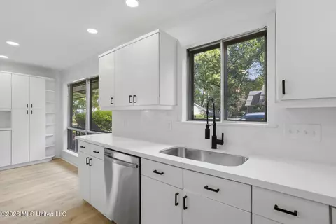 Kitchen - 4458 Wedgewood St, Jackson, MS 39211 photo 5 of 7