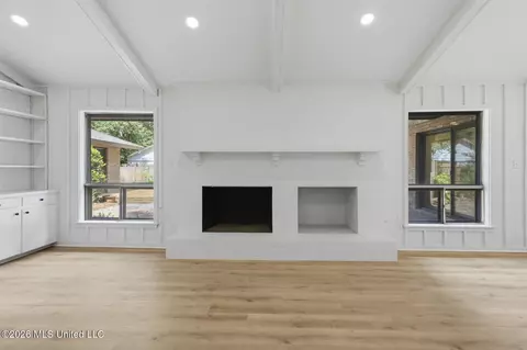 Living - 4458 Wedgewood St, Jackson, MS 39211 photo 4 of 8