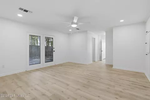 Living - 4458 Wedgewood St, Jackson, MS 39211 photo 8 of 8