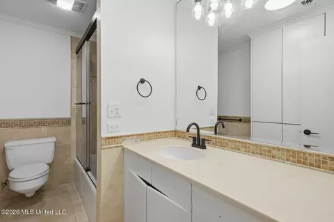 Bath - 4458 Wedgewood St, Jackson, MS 39211 photo 2 of 4