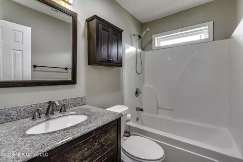 Bath - 217 White Oak Pl, Pearl, MS 39208 photo 1 of 4