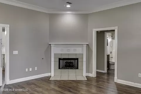 Living - 217 White Oak Pl, Pearl, MS 39208 photo 1 of 4