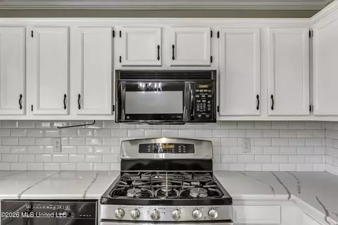 Kitchen - 217 White Oak Pl, Pearl, MS 39208 photo 5 of 5