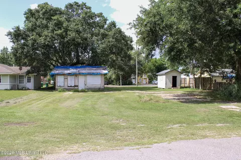 1035 Ocean View Dr, Gulfport, MS 39507