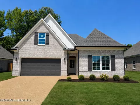6373 River Ln, Walls, MS 38680